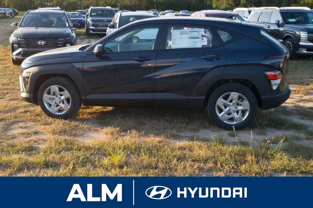 2026 Hyundai Kona SE photo 1