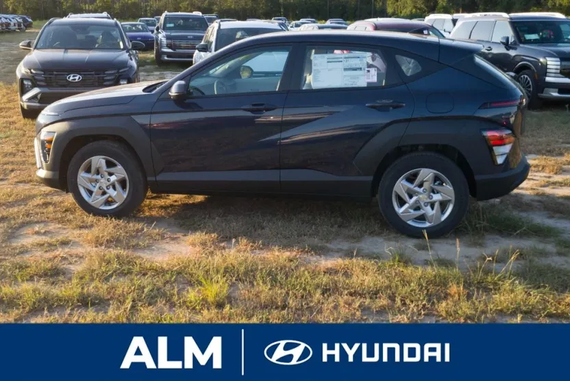 2026 Hyundai Kona SE photo 1