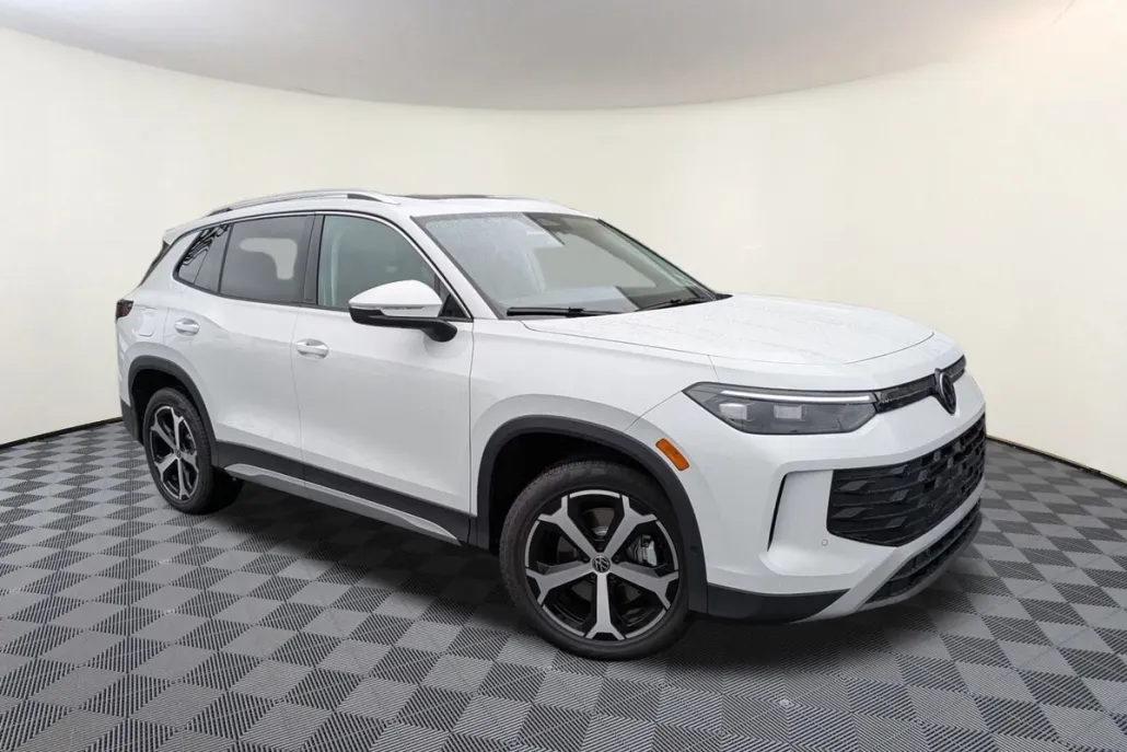 2025 Volkswagen Tiguan SE photo 1