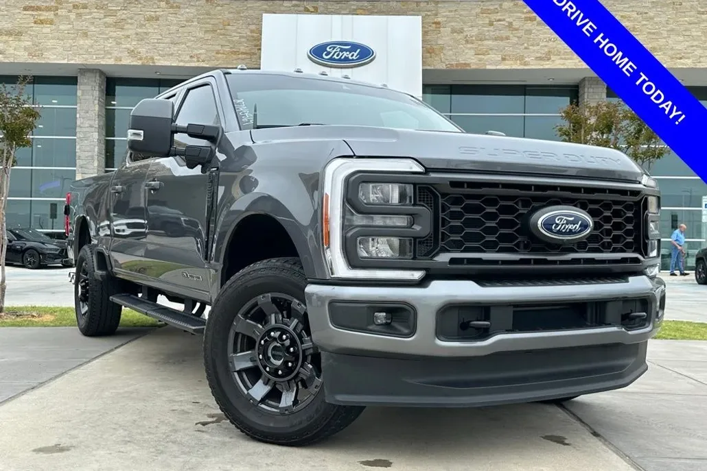 2023 Ford F-250 Lariat photo 1