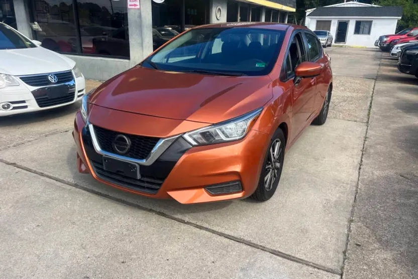 2020 Nissan Versa SV photo 1
