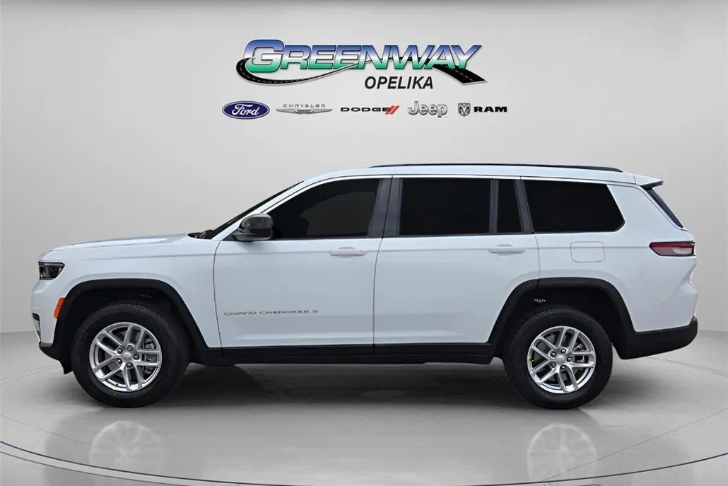 2025 Jeep Grand Cherokee Laredo photo 1