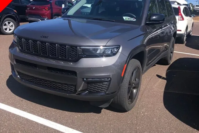 2023 Jeep Grand Cherokee Limited photo 1