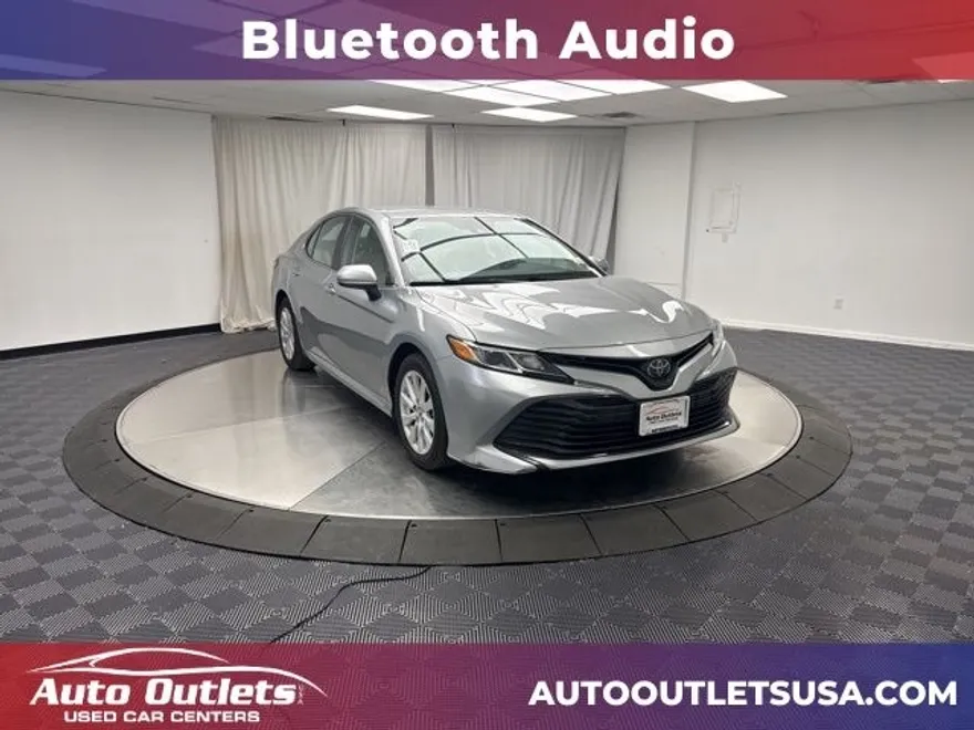 2020 Toyota Camry LE photo 1