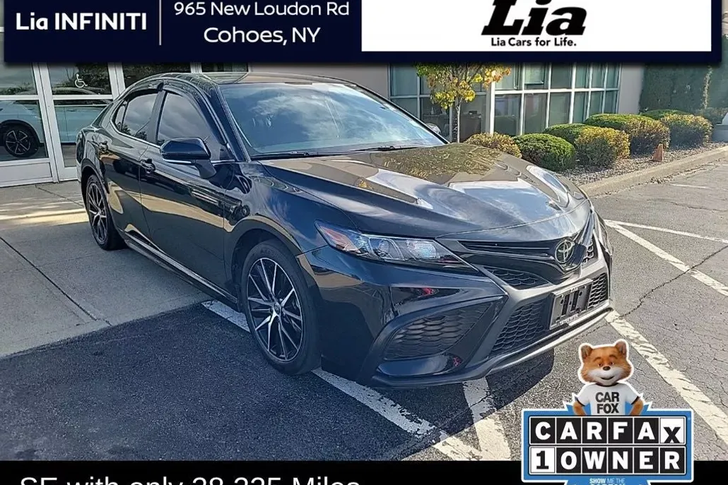 2023 Toyota Camry SE photo 1
