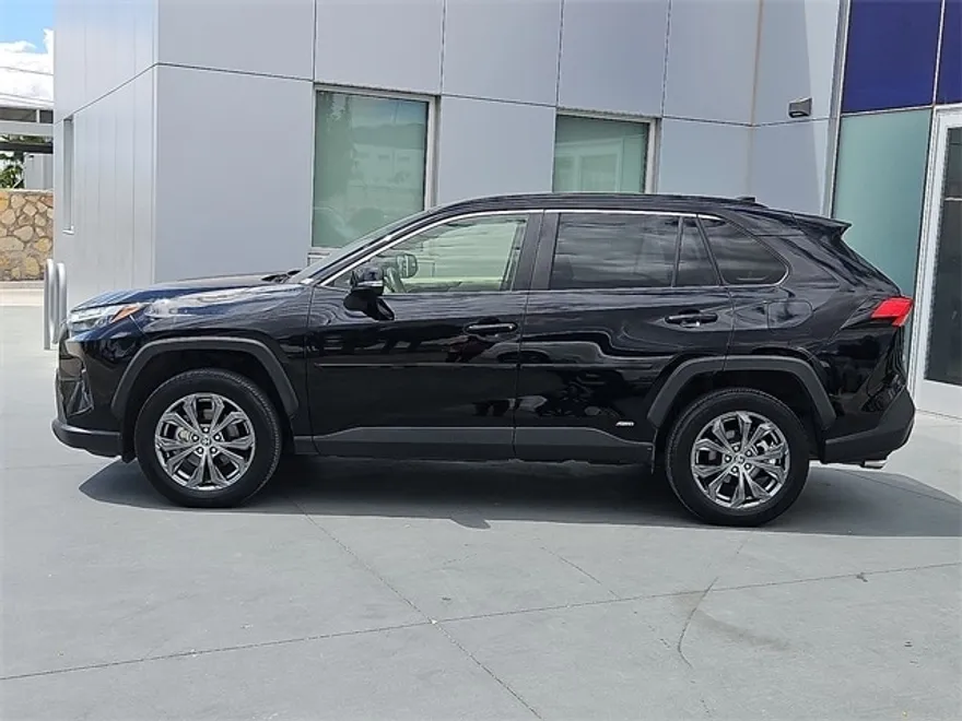 2022 Toyota RAV4 Hybrid XLE Premium photo 1