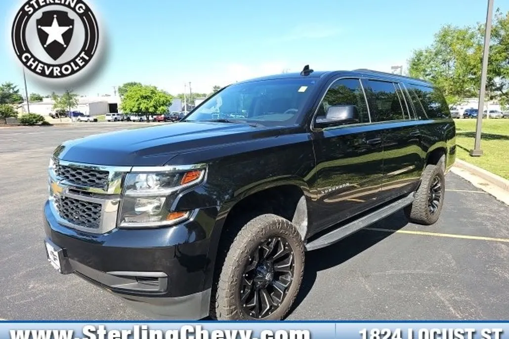 2016 Chevrolet Suburban LT photo 1