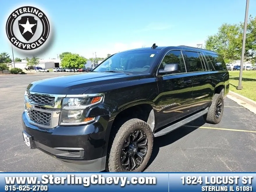 2016 Chevrolet Suburban LT photo 1