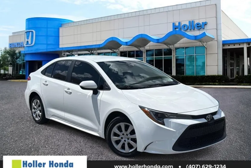 2022 Toyota Corolla LE photo 1