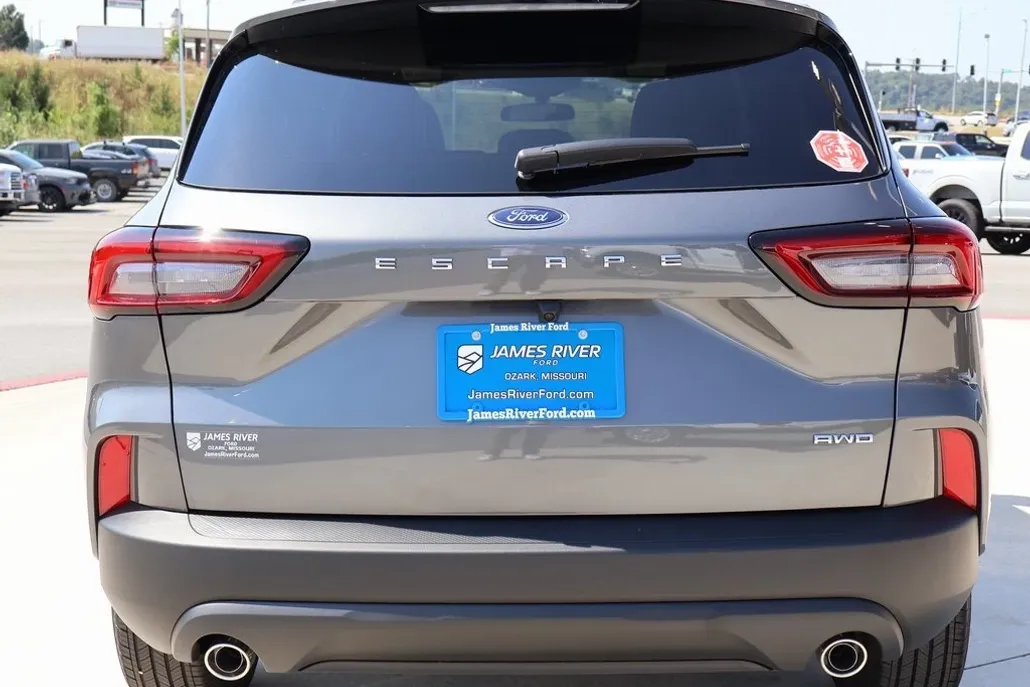 2025 Ford Escape ST-Line photo 1
