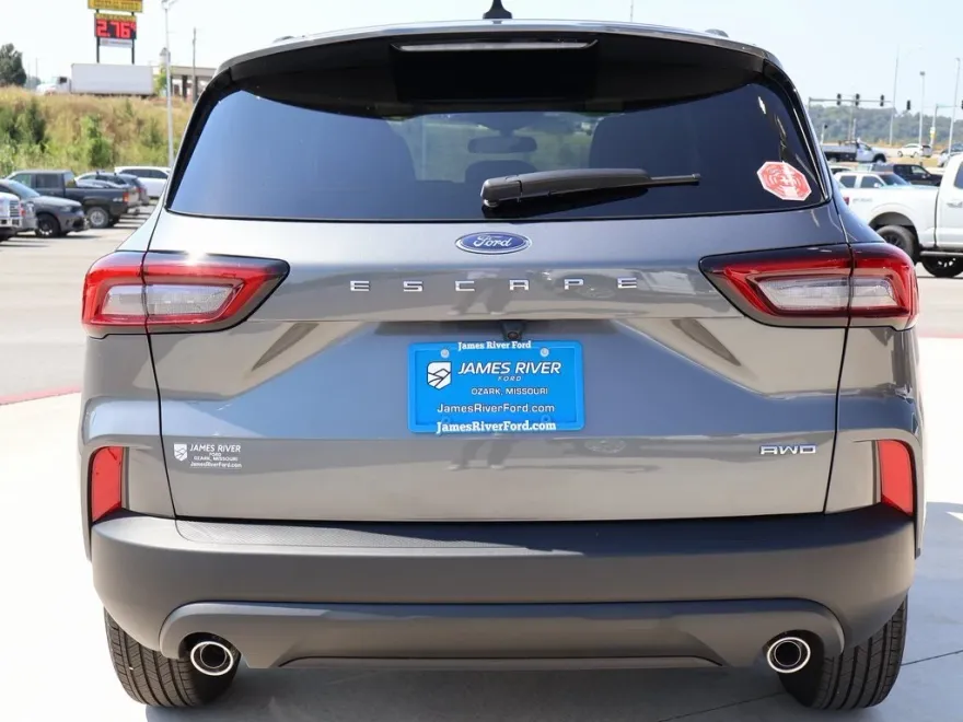 2025 Ford Escape ST-Line photo 1