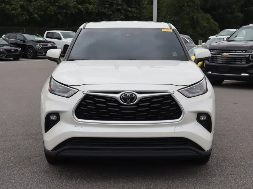 2020 Toyota Highlander LE photo 1