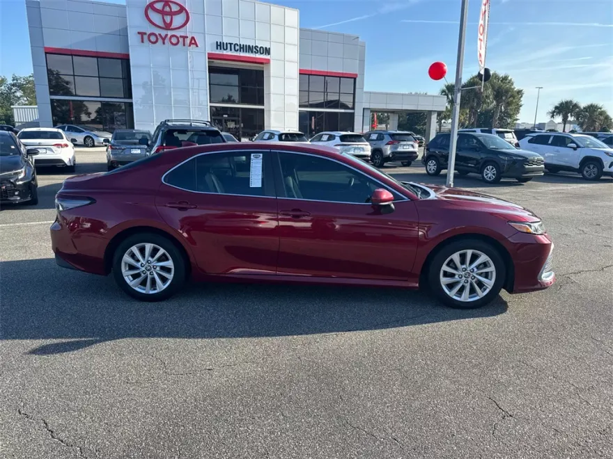 2021 Toyota Camry LE photo 1