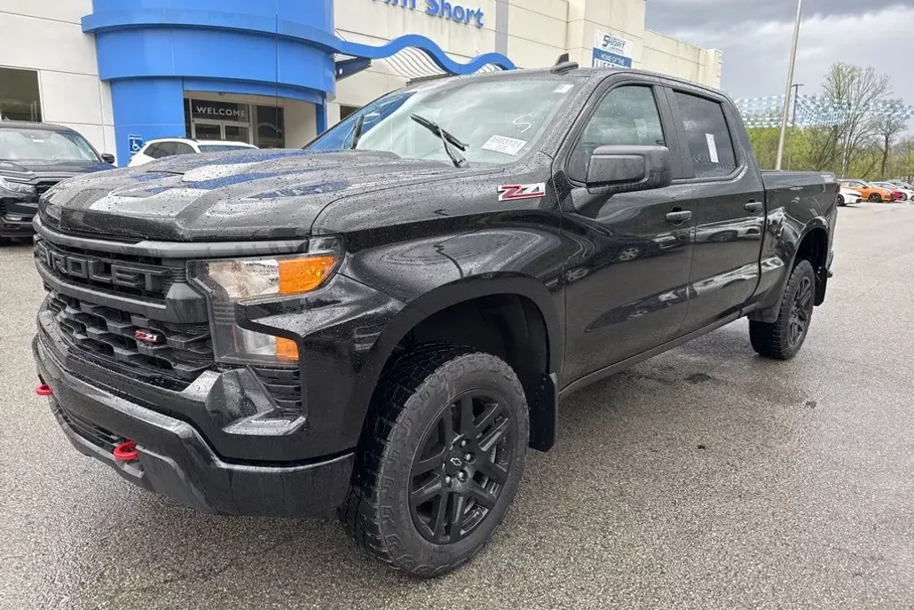 2023 Chevrolet Silverado 1500 Custom Trail Boss photo 1