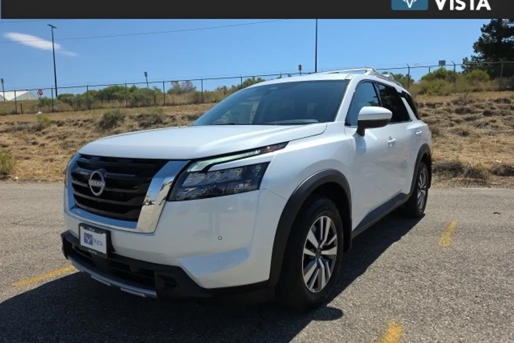 2025 Nissan Pathfinder SL photo 1