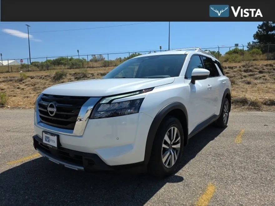 2025 Nissan Pathfinder SL photo 1