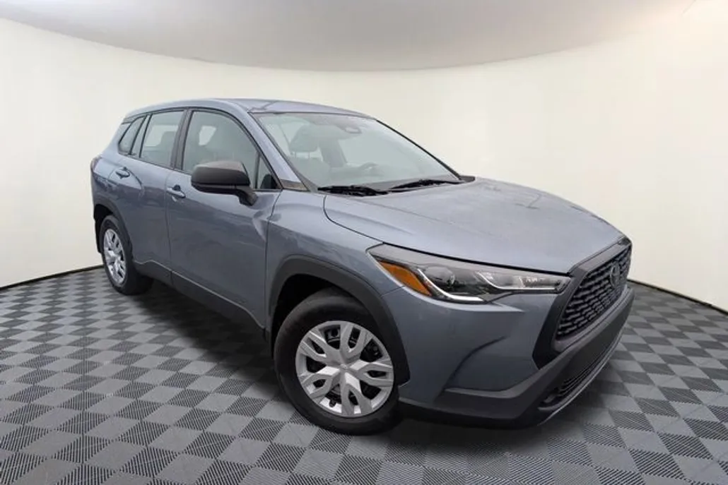 2023 Toyota Corolla Cross L photo 1