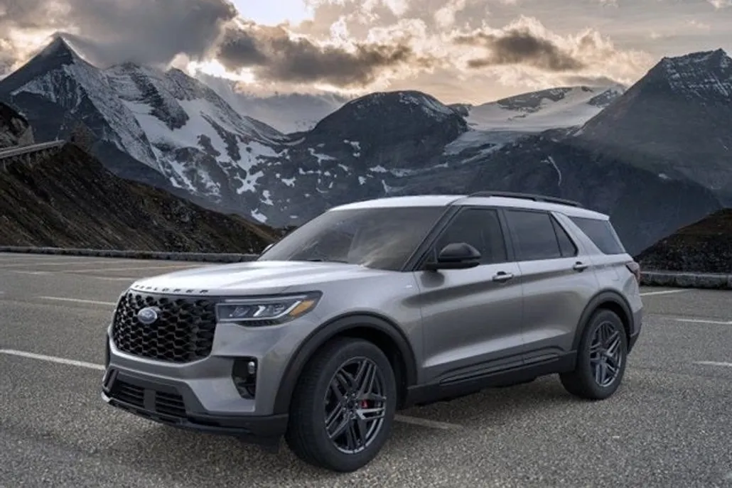 2025 Ford Explorer ST-Line photo 1