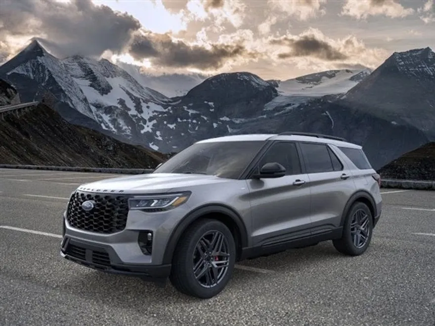 2025 Ford Explorer ST-Line photo 1