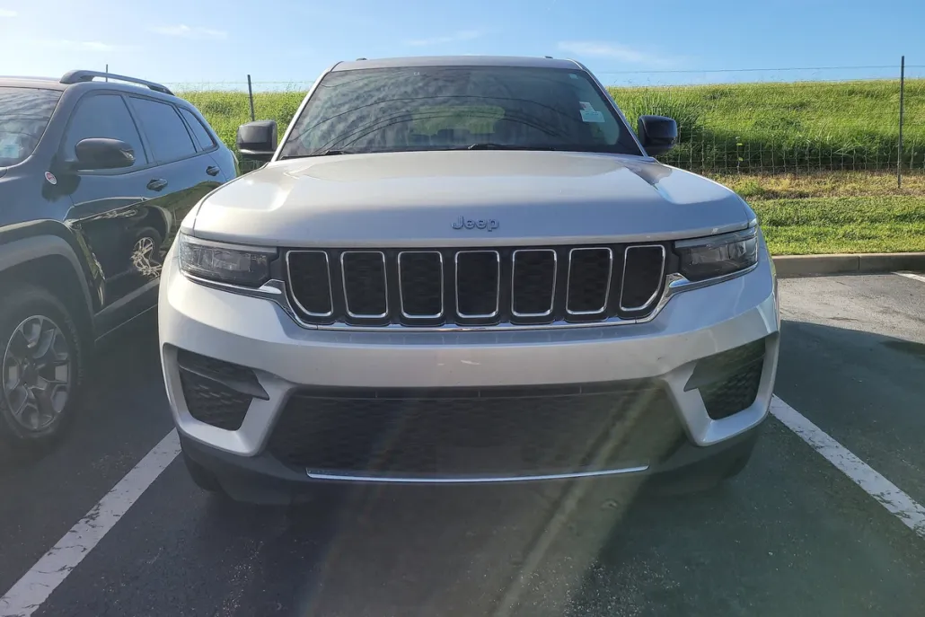 2024 Jeep Grand Cherokee Laredo photo 1