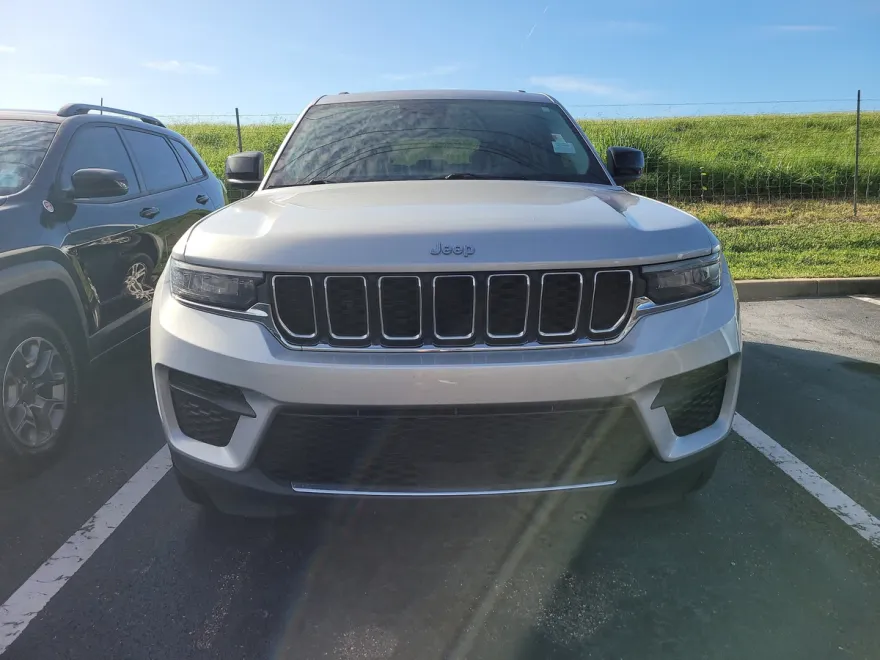2024 Jeep Grand Cherokee Laredo photo 1
