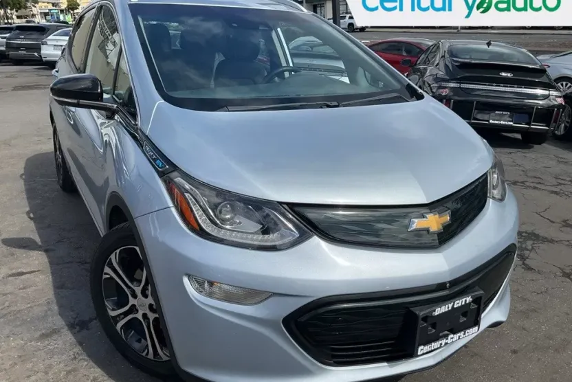 2017 Chevrolet Bolt EV Premier photo 1
