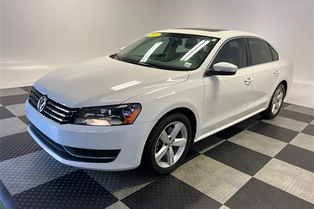 2013 Volkswagen Passat SE photo 1