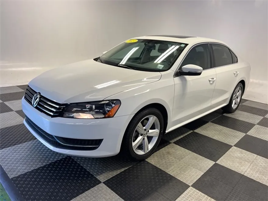2013 Volkswagen Passat SE photo 1