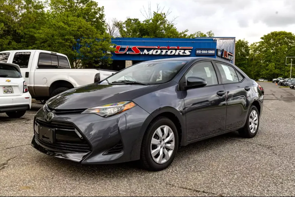 2019 Toyota Corolla LE photo 1