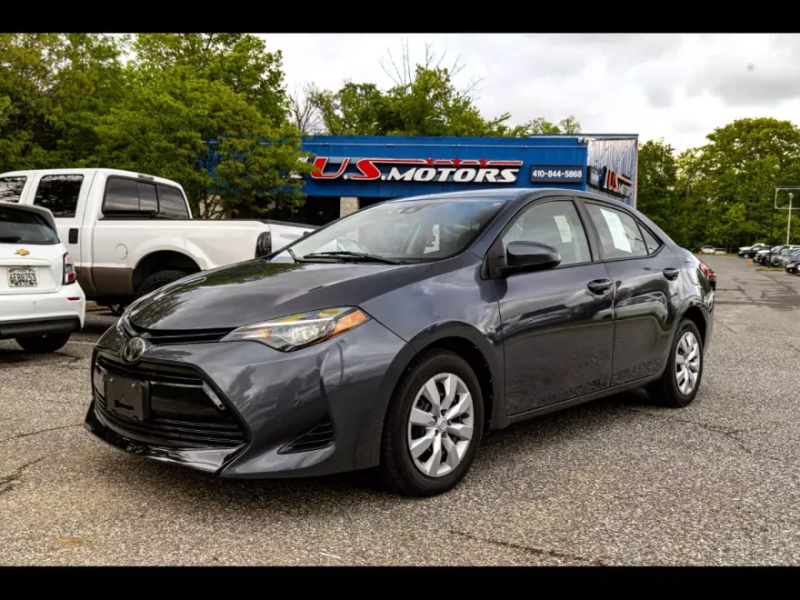 2019 Toyota Corolla LE photo 1