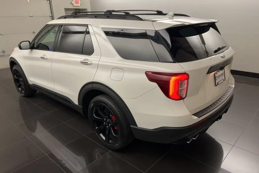 2022 Ford Explorer ST photo 1