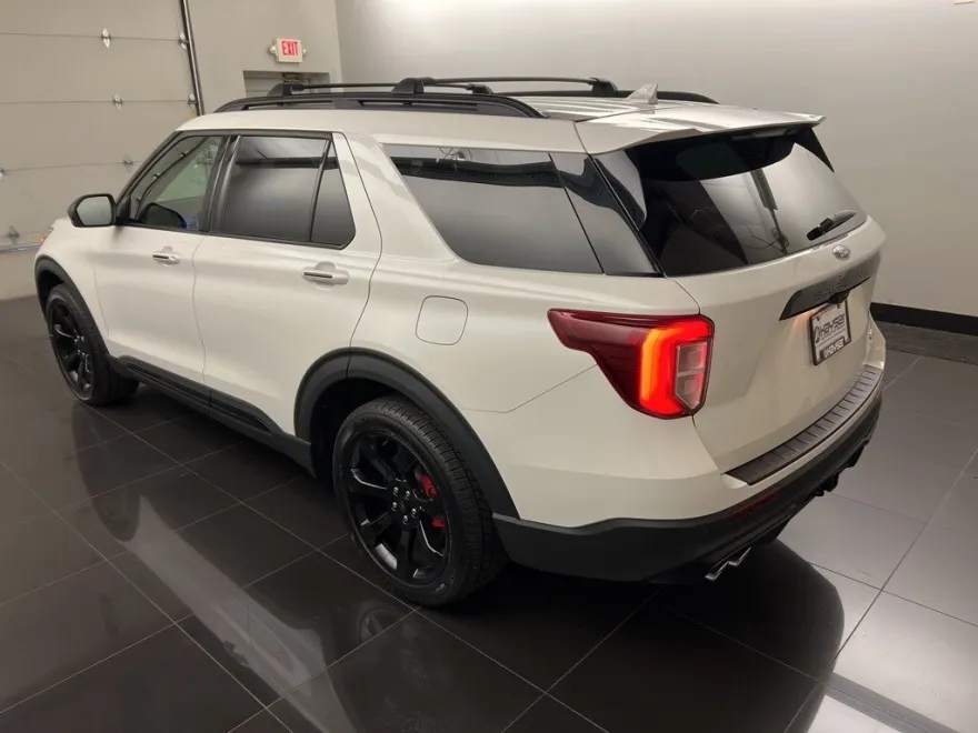 2022 Ford Explorer ST photo 1