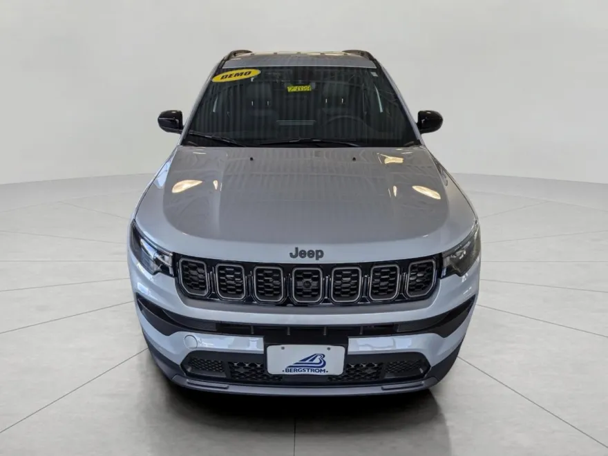 2025 Jeep Compass Latitude photo 2