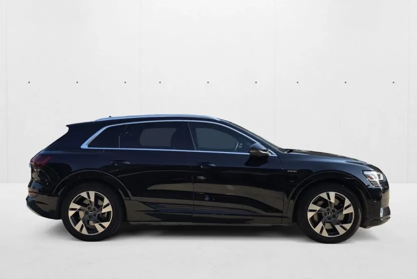 2022 Audi e-tron Premium Plus photo 1