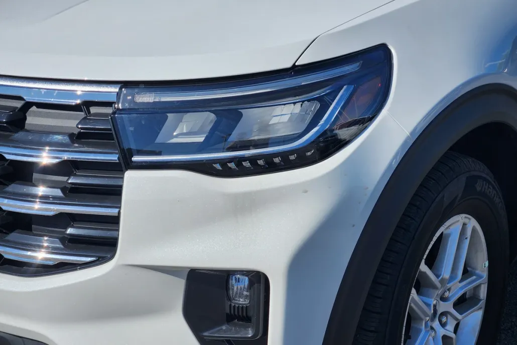 2025 Ford Explorer photo 1