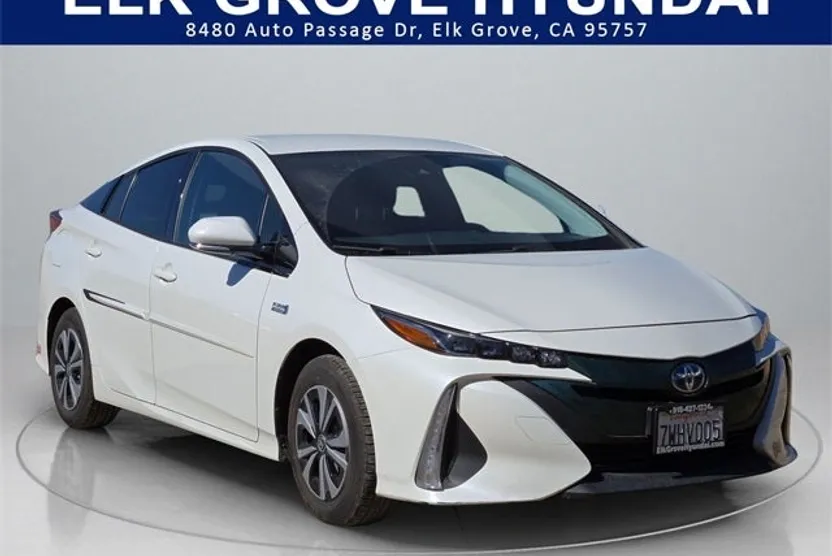 2017 Toyota Prius Prime Premium photo 1