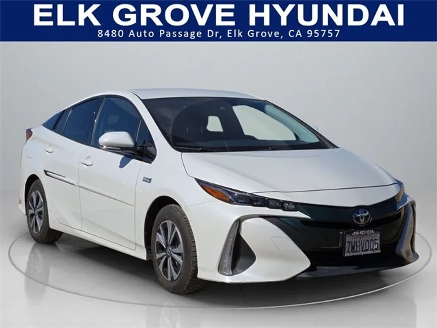 2017 Toyota Prius Prime Premium photo 1