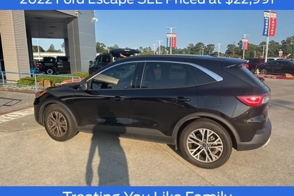 2022 Ford Escape SEL photo 1