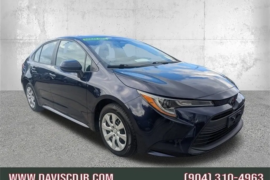 2024 Toyota Corolla LE photo 1