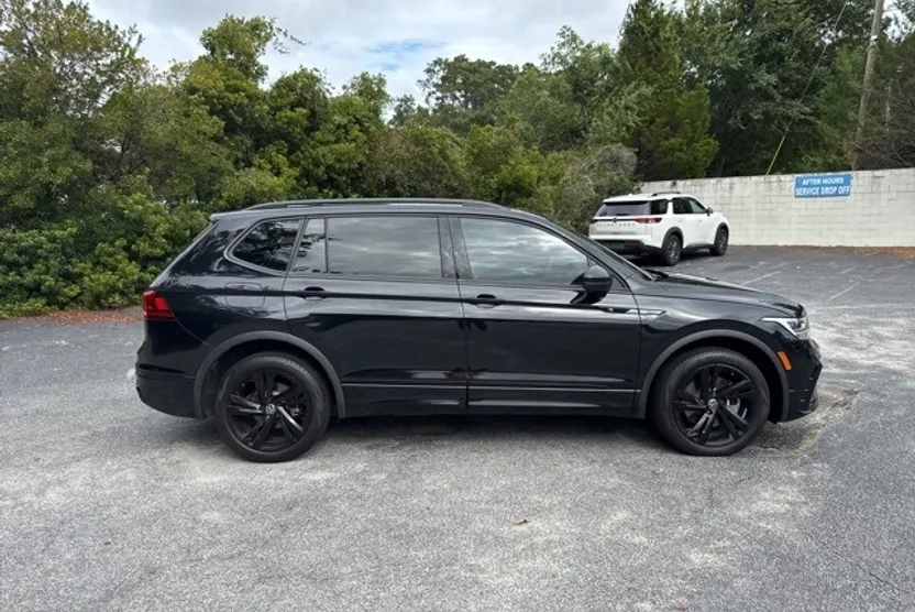 2023 Volkswagen Tiguan SE R-Line Black photo 1