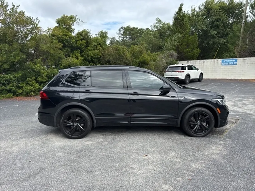 2023 Volkswagen Tiguan SE R-Line Black photo 1