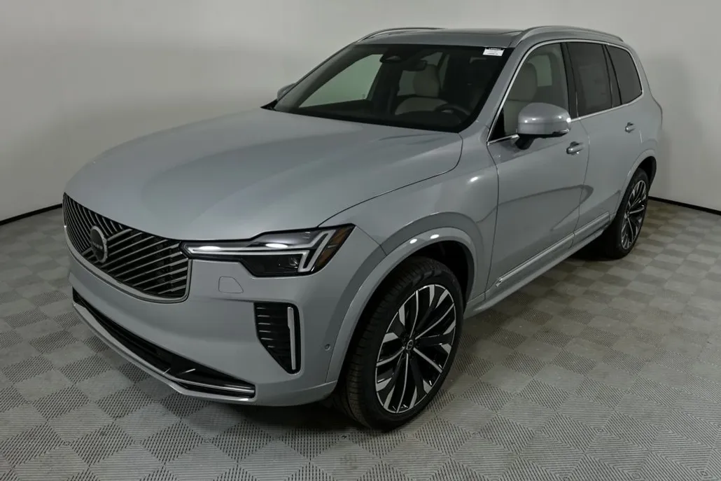 2026 Volvo XC90 Plus photo 1