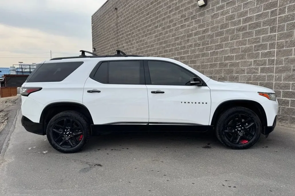 2021 Chevrolet Traverse Premier photo 1