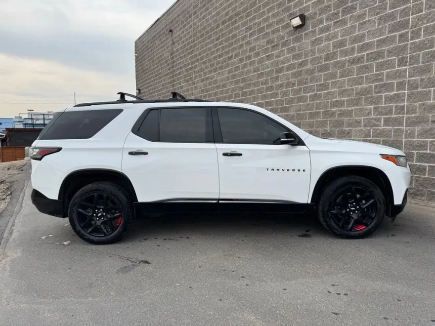 2021 Chevrolet Traverse Premier photo 1