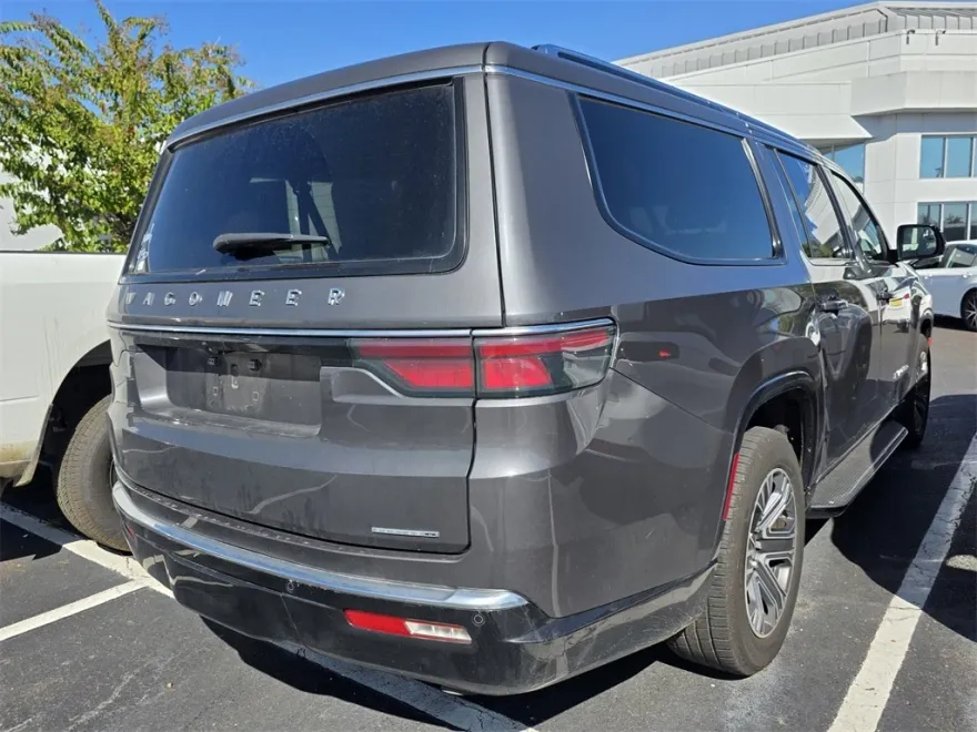 2024 Jeep Wagoneer L Series II photo 1