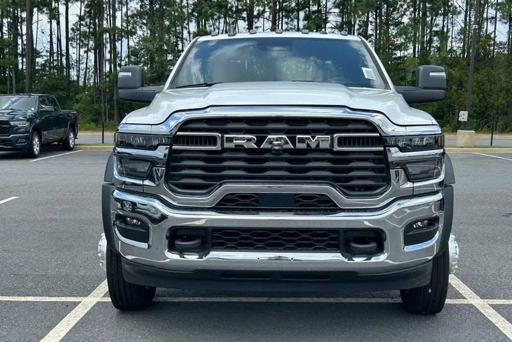 2025 Ram 5500 Tradesman photo 1