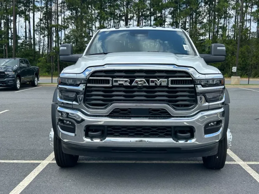2025 Ram 5500 Tradesman photo 1