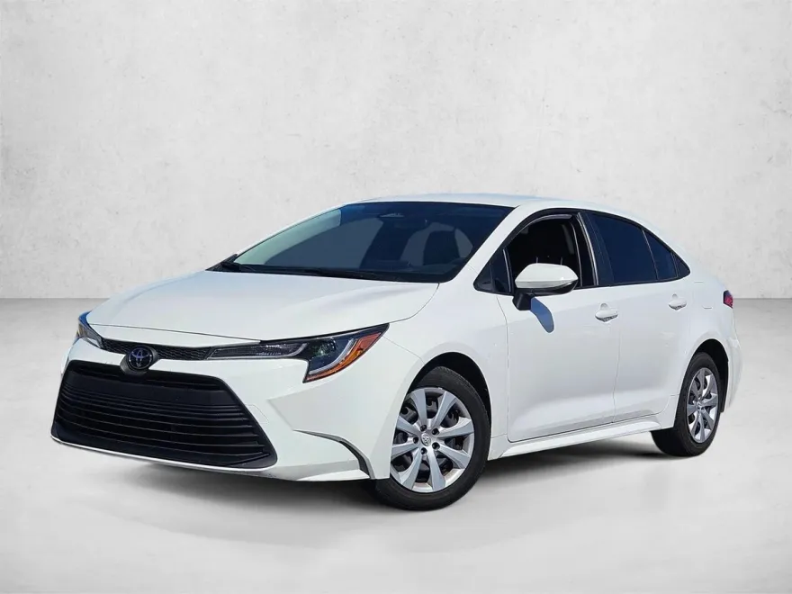 2024 Toyota Corolla LE photo 1