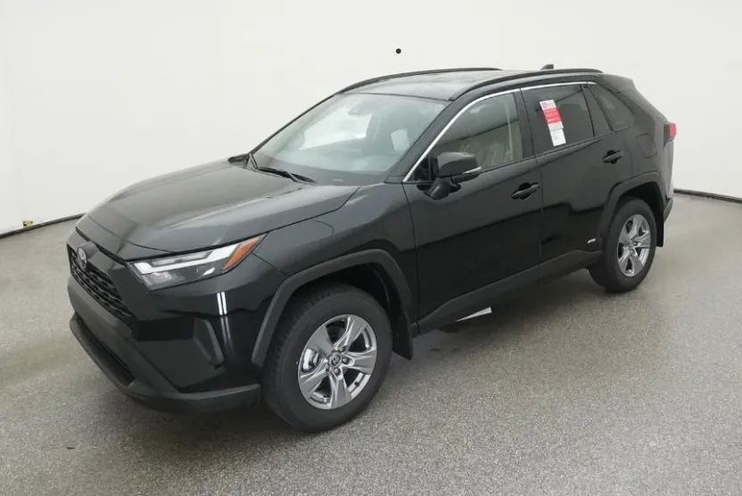 2025 Toyota RAV4 Hybrid LE photo 1