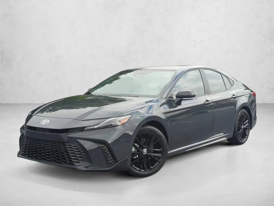 2025 Toyota Camry SE photo 1